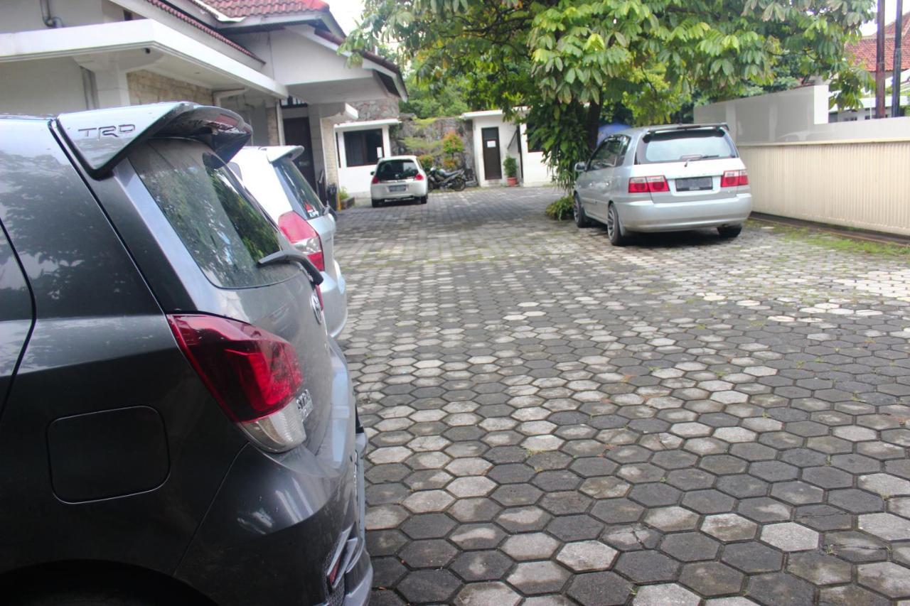 Hotel Graha Kinasih Kotabaru Yogyakarta Exteriör bild