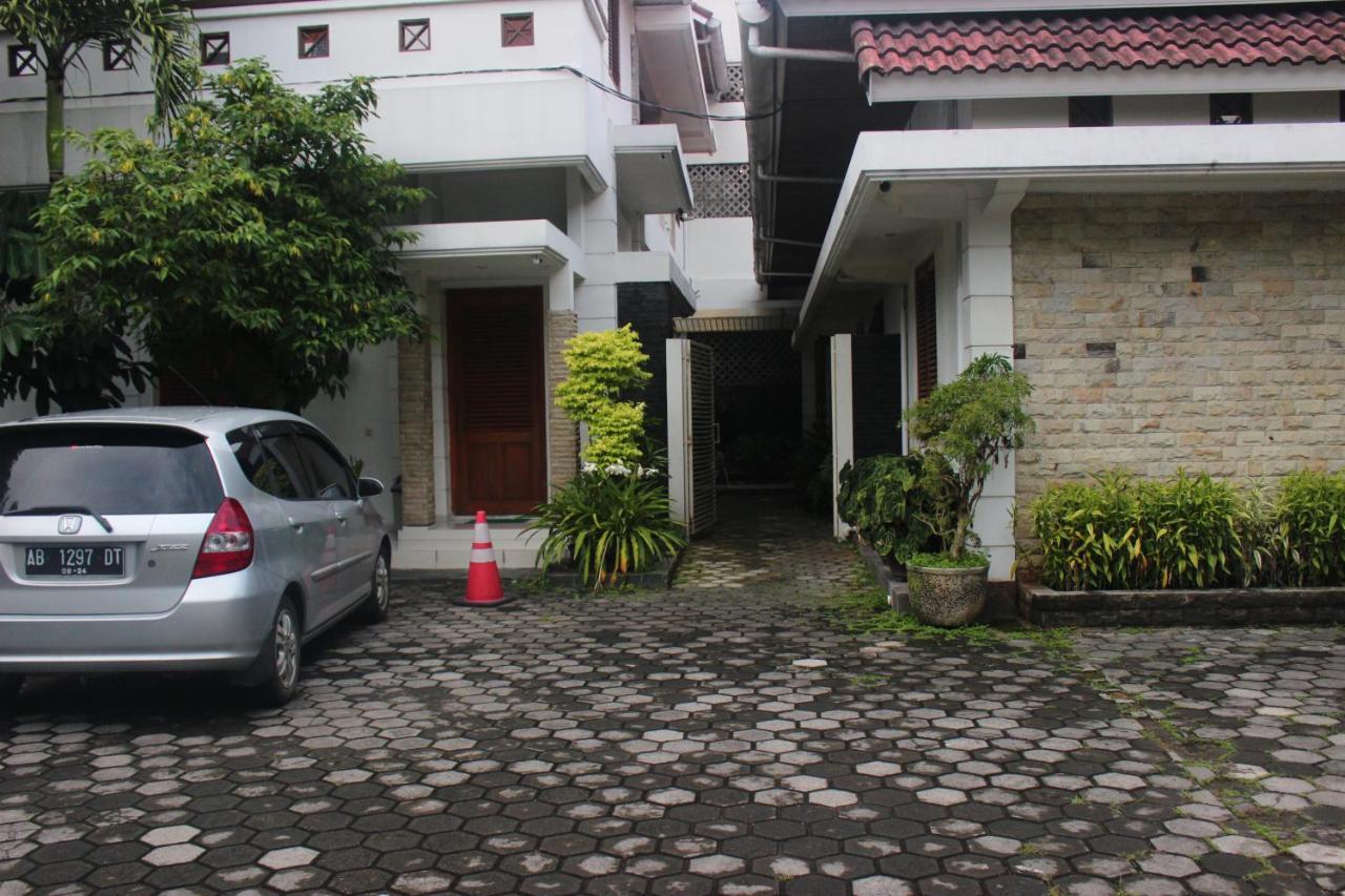 Hotel Graha Kinasih Kotabaru Yogyakarta Exteriör bild