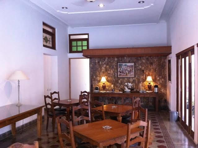 Hotel Graha Kinasih Kotabaru Yogyakarta Exteriör bild